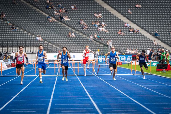 Lennart Roos (LG Rhein-Wied), Mateusz Lewandowski (TV Wattenscheid 01), Jordan Gordon (OTB Osnabrueck), Jan-Niklas Gwizdek (LG Nord Berlin), Mark Schittenhelm (Spvgg Holzgerlingen), Aleksandar Gacic (VfL Sindelfingen) im Halbfinale waehrend der deutschen Leichtathletik-Meisterschaften im Olympiastadion am 25.06.2022 in Berlin